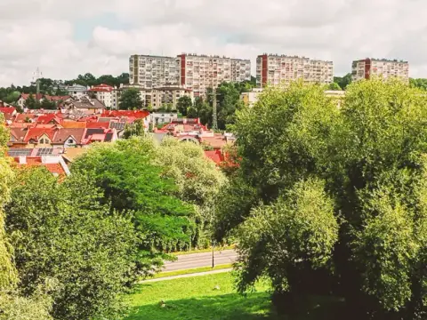 Jak dojechać do osiedla Złotego Wieku w Krakowie - sprawdź trasy i połączenia