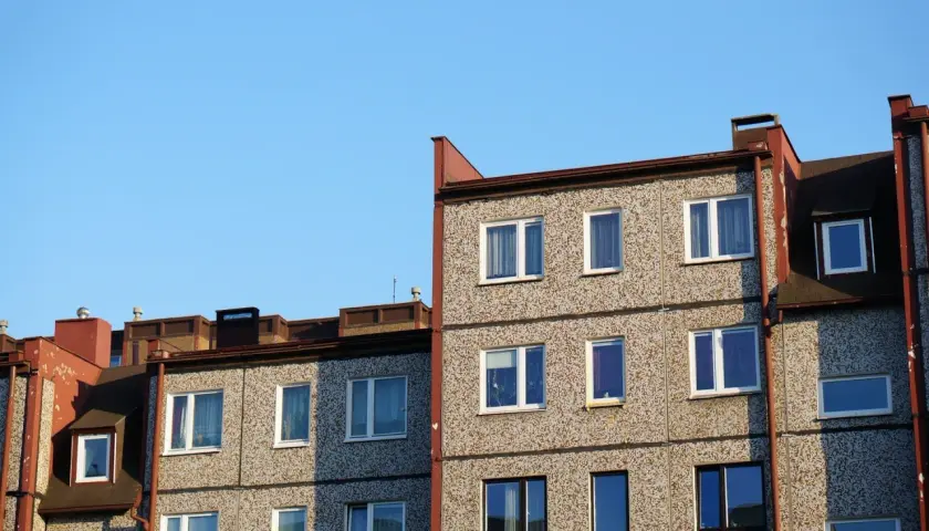 Ile kosztuje mieszkanie w bloku na wsi? Ceny, które zaskakują